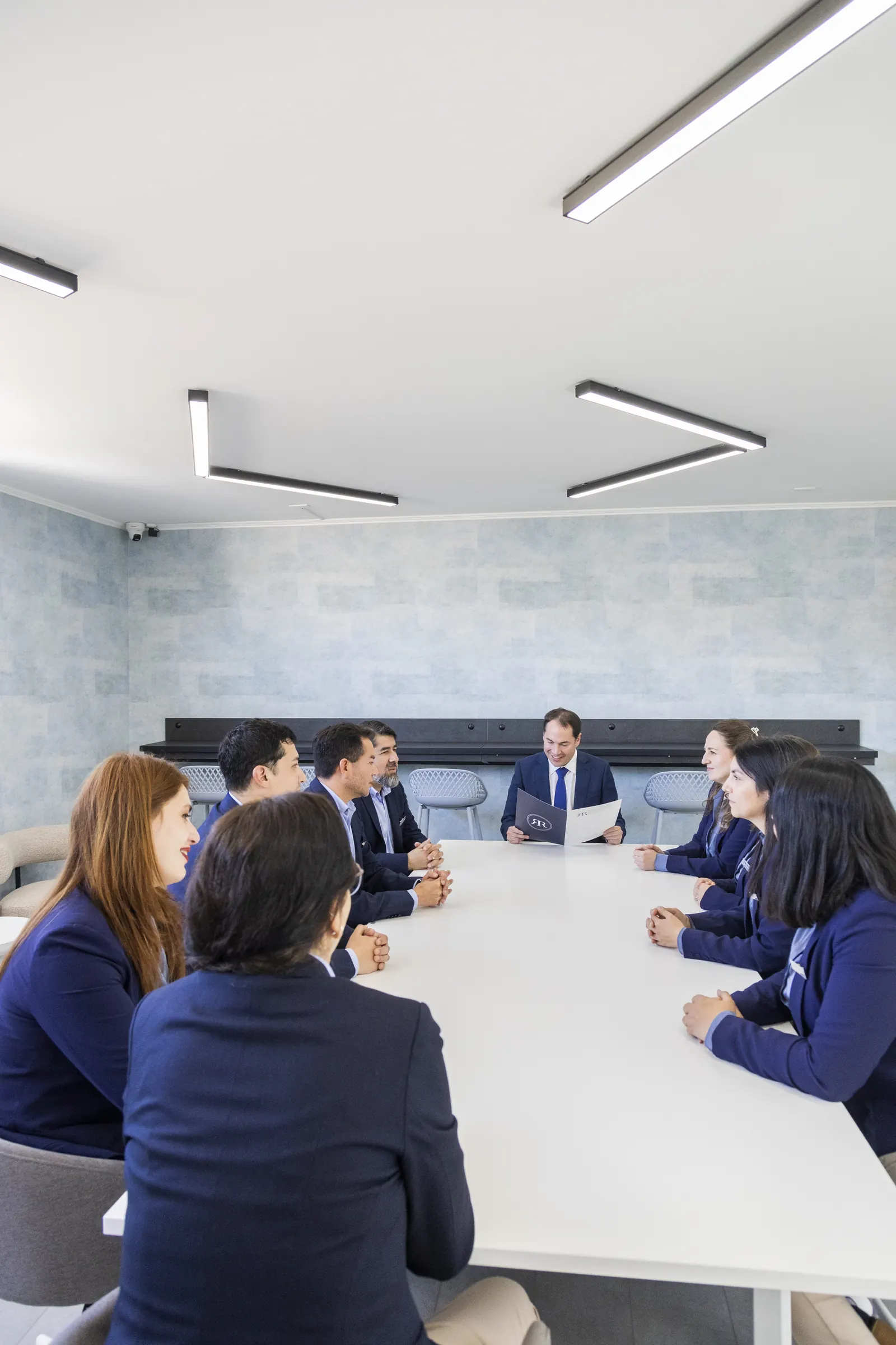 Reunión de trabajo con corredores de propiedades en Notaría Rojas