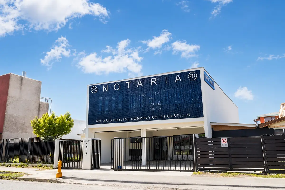 Exterior de Notaría Rojas en San Pedro de la Paz