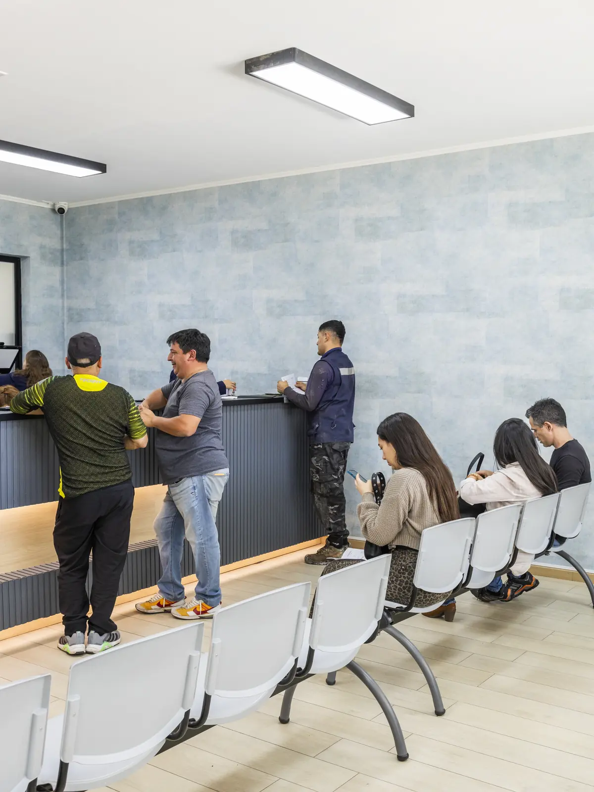 Atención de público en Notaría Rojas durante horario de sábado